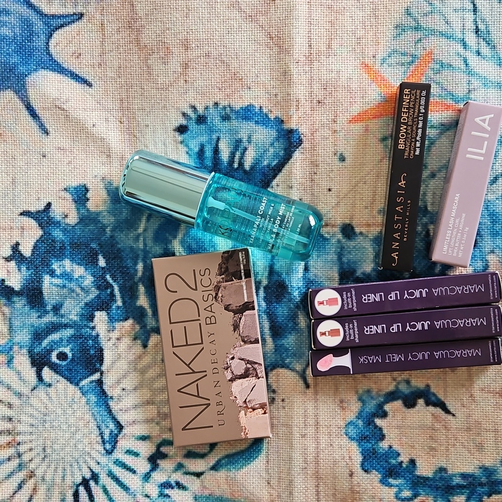 Makeup Bundle - Picture 3 of 16